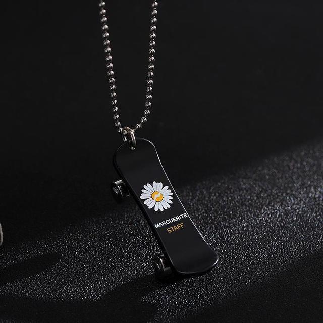 COLLAR ACERO SILVER PATINETA